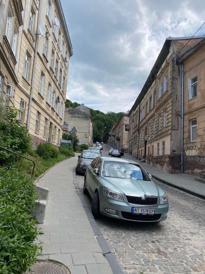 Izuminka V Centre Goroda Lviv Buitenkant foto